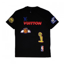 [YB버전] LOUIS VUITTON 루이비통 x NBA 와펜 반팔 티셔츠 1A8XEB