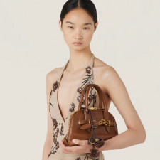 [MIUMIU] 여성백 Aventure Bag 아방뛰르 미우 나파가죽 탑핸들토트백
