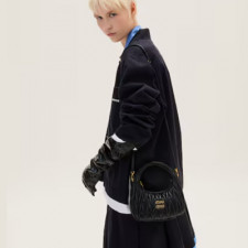 [MIUMIU] 여성백 Wander Bag 완더 마테라쎄 나파 가죽 호보백
