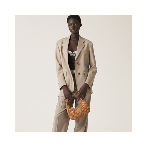 [MIUMIU] 여성백 Wander Bag 완더 마테라쎄 나파 가죽 호보 미듐미니백