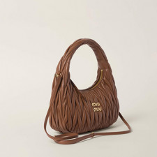[MIUMIU] 여성백 Wander Bag 완더 마테라쎄 나파 가죽 호보 미듐미니백