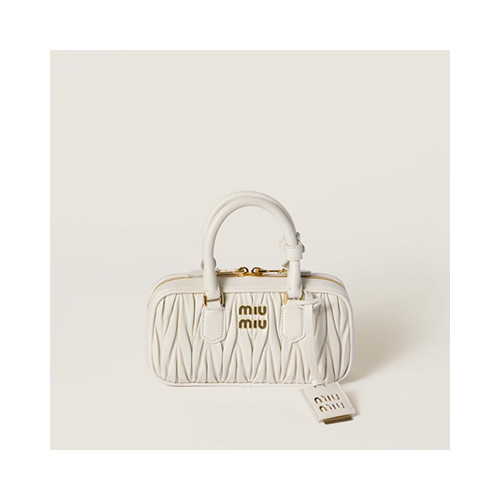 [MIUMIU] 여성백 Wander Bag 완더 마테라쎄 나파 가죽 탑핸들핸드백