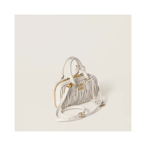 [MIUMIU] 여성백 Wander Bag 완더 마테라쎄 나파 가죽 탑핸들핸드백