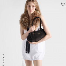 [PRADA] 여성백 LuxSoft BAG 프라다 레더 플라크 토트백 소프트럭스 핸드백 1BA426